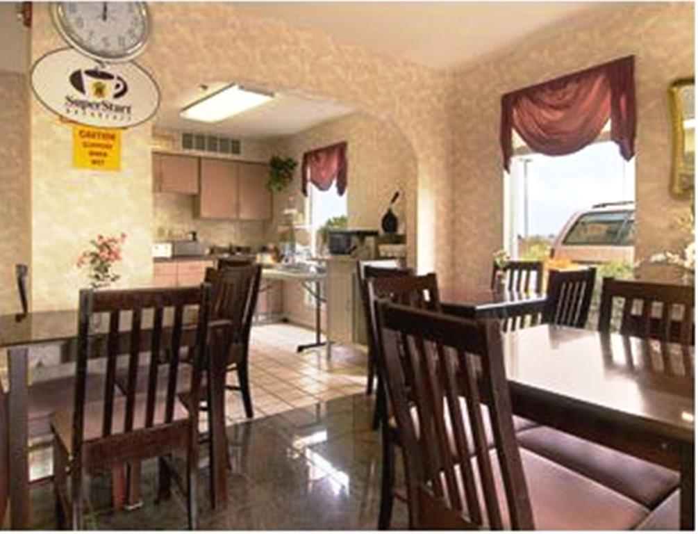 Super 8 By Wyndham Decatur Priceville Restaurace fotografie